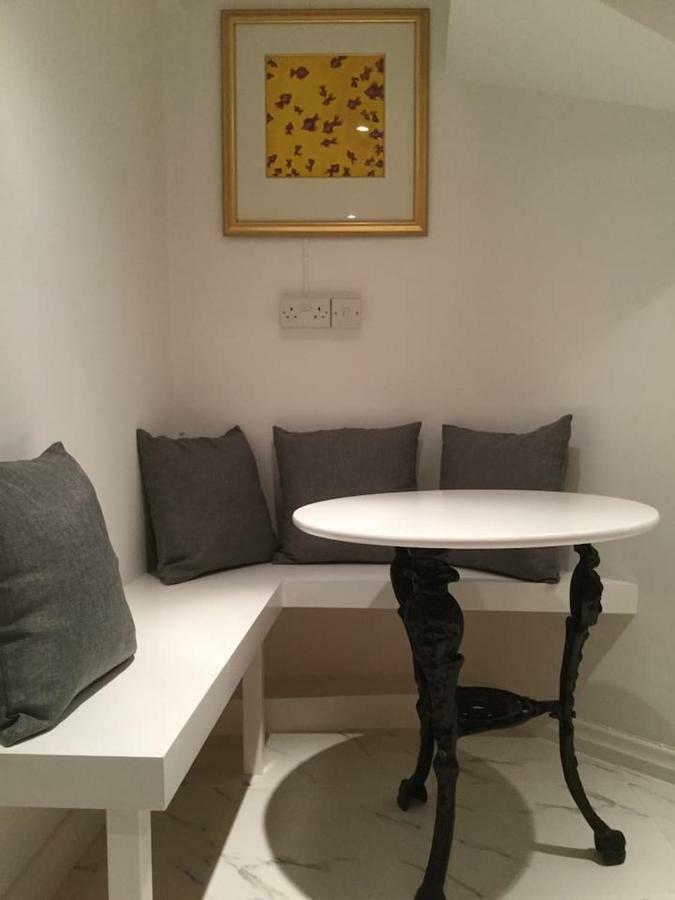 Beautiful 1Br Apartment In Historic St Aubin House מראה חיצוני תמונה
